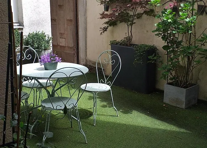 2 Pieces Et Jardin Hyper Centre *